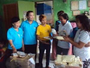 Gota de Leche, along with Quota International officers, visit Sawang Calero in Cebu for their third feeding and nutritional outreach.